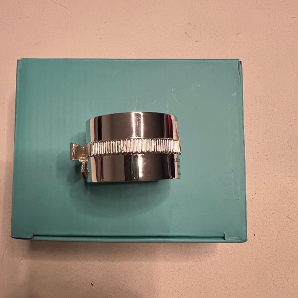 NWT Kate Spade Napkin Rings: Grace Avenue (set of 4) - Picture 2 of 5